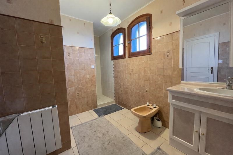 Vente Maison ST YRIEIX SUR CHARENTE - 4 pièces -121 m² - (16710)