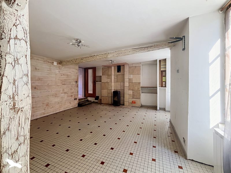 Maison 5 pièces 81 m² · à Neuvy-le-Roi · 81 m² · 130 000 €