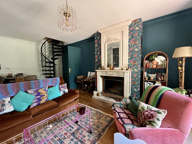 Vente Maison CURSAN - 7 pièces -273 m² - (33670)