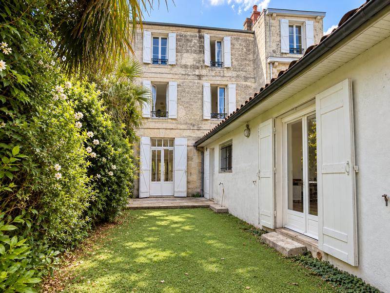 Maison 8 pièces 231 m² · à Bordeaux · 231 m² · 1 042 000 €