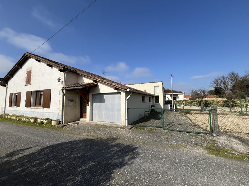Vente Maison CHATEAUBERNARD - 3 pièces -80 m² - (16100)