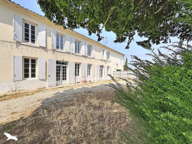 Vente Maison CHATEAUBERNARD - 4 pièces -144 m² - (16100)