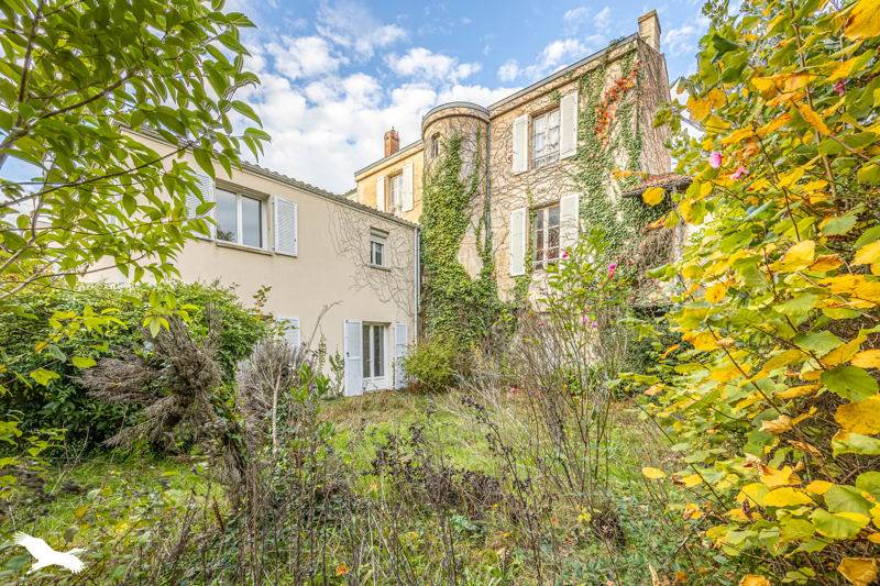 Vente Maison NIORT - 12 pièces -383 m² - (79000)