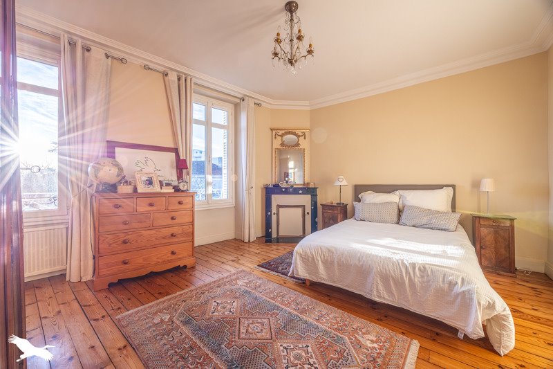 Vente Maison NIORT - 7 pièces -142 m² - (79000)