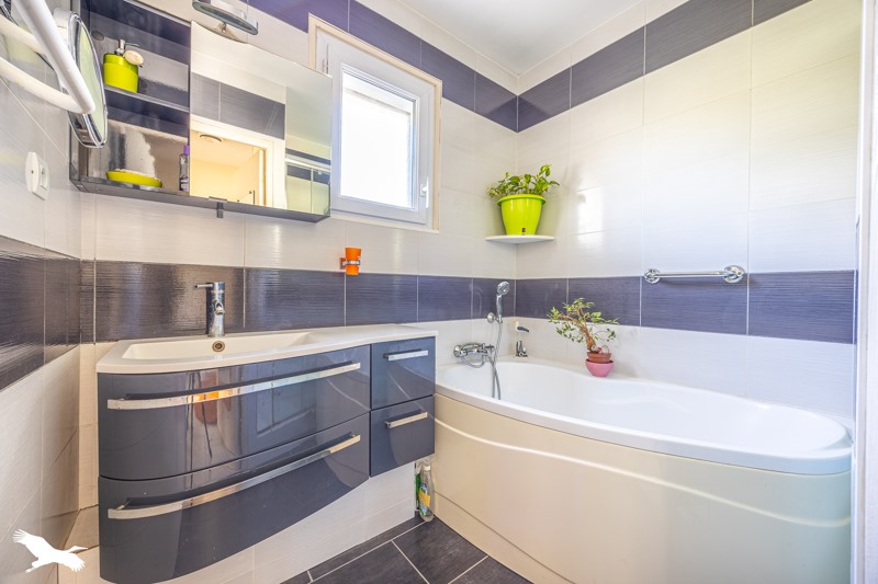 Vente Maison BESSINES - 5 pièces -156 m² - (79000)