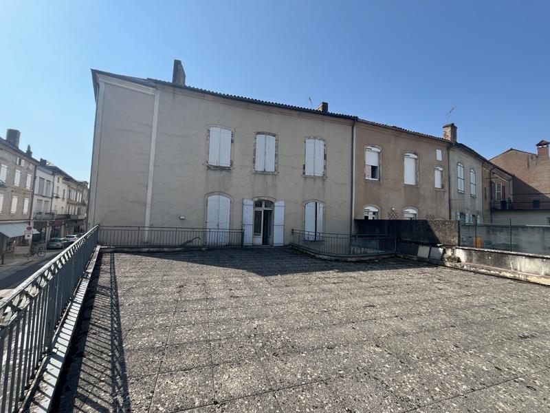 Immeuble 337 m² · à Saint-Céré · 337 m² · 108 600 €