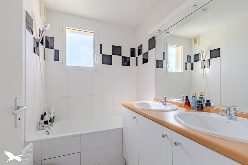 Vente Appartement LES BILLAUX - 3 pièces -64 m² - (33500)