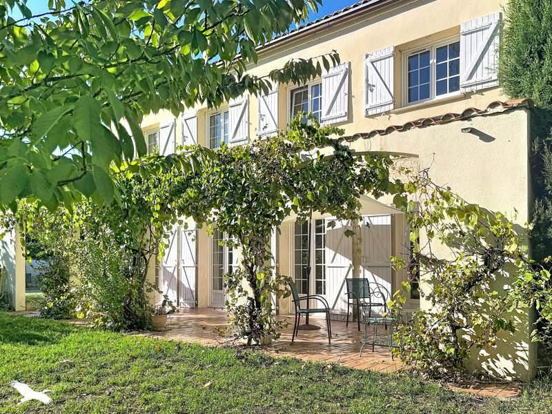 Vente Maison Villegouge 33141 7 pièces - 166 m²