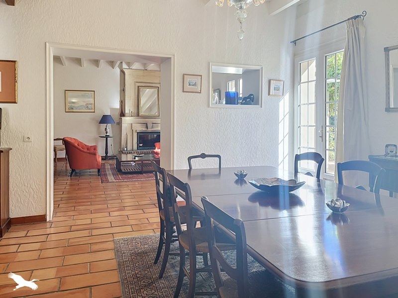 Vente Maison Villegouge - 7 pièces -166 m² - (33141)