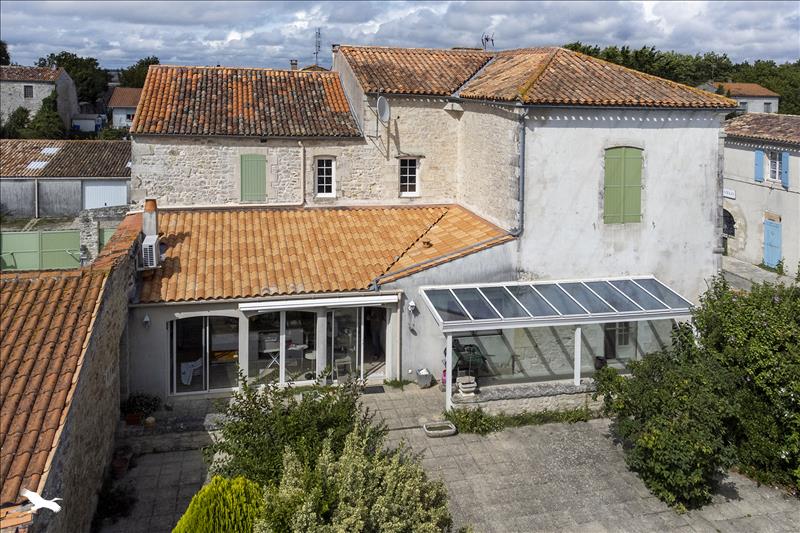 Maison 7 pièces 233 m²
