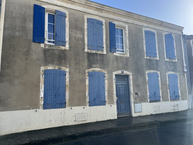 Maison 8 pièces 251 m² · à Marennes-Hiers-Brouage · 251 m² · 200 784 €