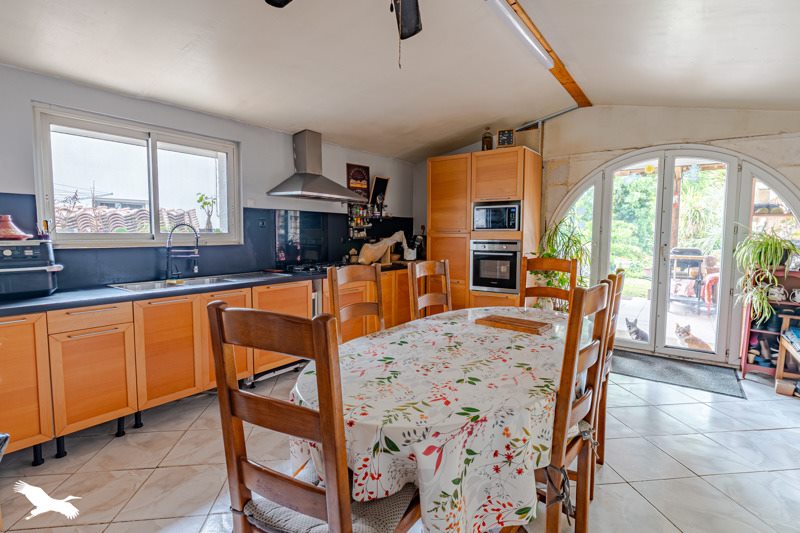 Vente Maison CARBON BLANC - 7 pièces -174 m² - (33560)