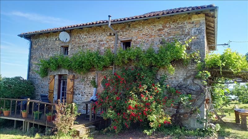 Vente Maison SAULGOND - 4 pièces -105 m² - (16420)