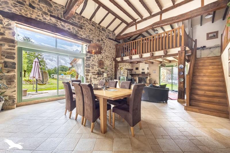 Vente Maison SAULGOND - 5 pièces -248 m² - (16420)