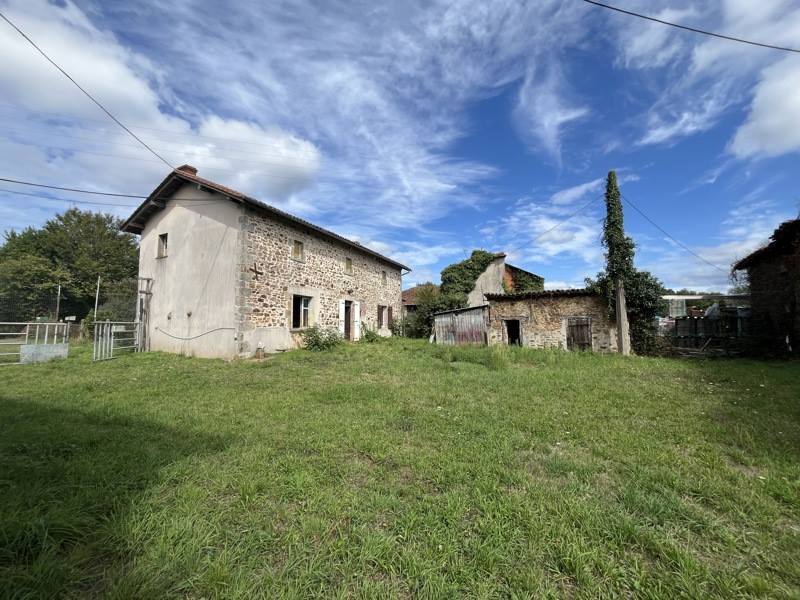 Vente Maison BRIGUEUIL - 2 pièces -75 m² - (16420)