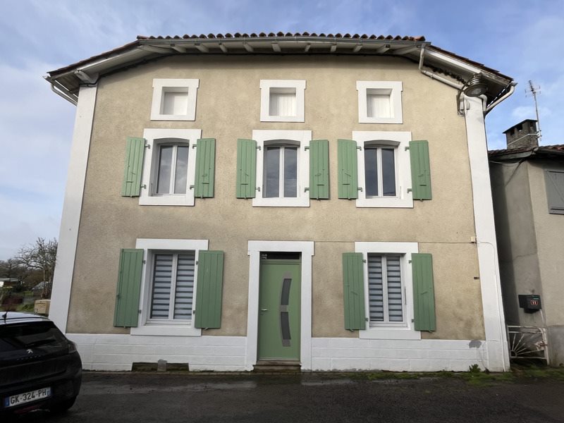 Vente Maison SAULGOND - 3 pièces -115 m² - (16420)