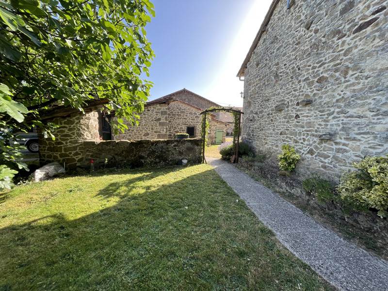 Vente Maison MONTROLLET - 5 pièces -104 m² - (16420)