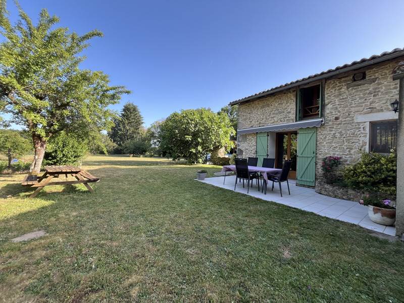 Vente Maison MONTROLLET - 5 pièces -104 m² - (16420)