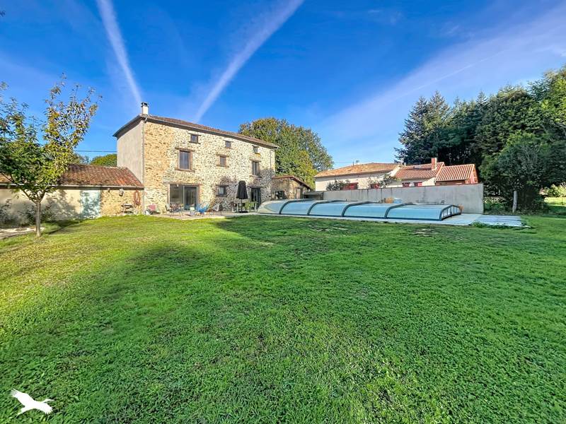 Maison 6 pièces 179 m² · à Brigueuil · 179 m² · 296 500 €