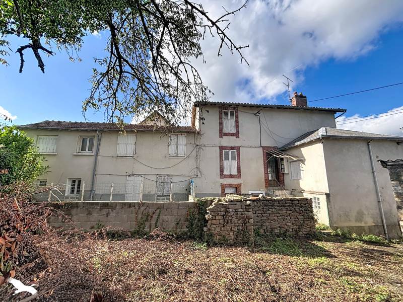Immeuble 232 m² · à Saint-Junien · 232 m² · 56 000 €