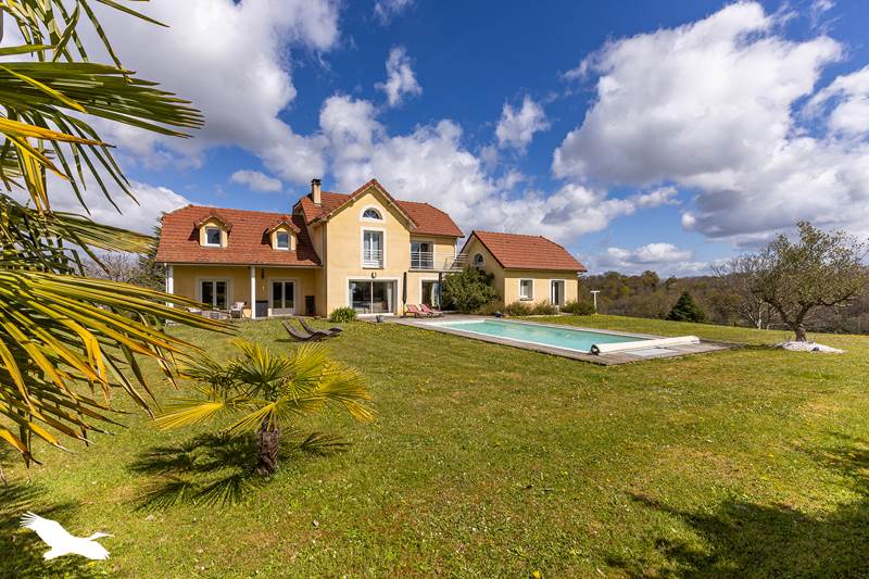 Vente Maison MONTIGNAC - 9 pièces -248 m² - (65690)