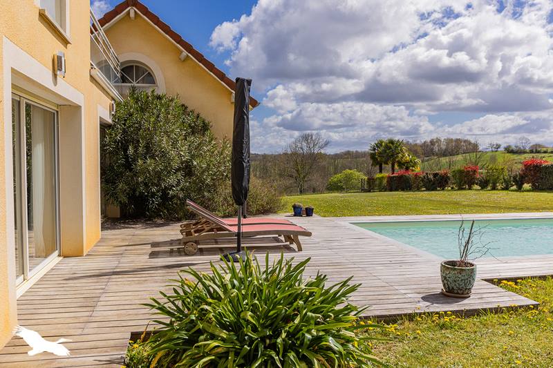 Vente Maison MONTIGNAC - 9 pièces -248 m² - (65690)