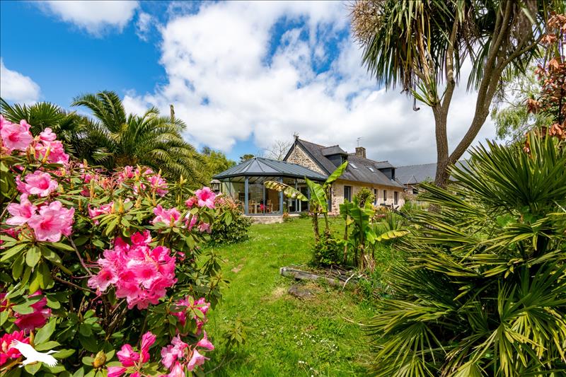 Vente Maison KERNOUES - 8 pièces -141 m² - (29260)