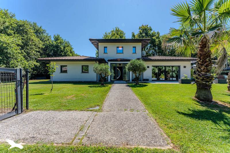 Vente Maison SALLES - 6 pièces -243 m² - (33770)