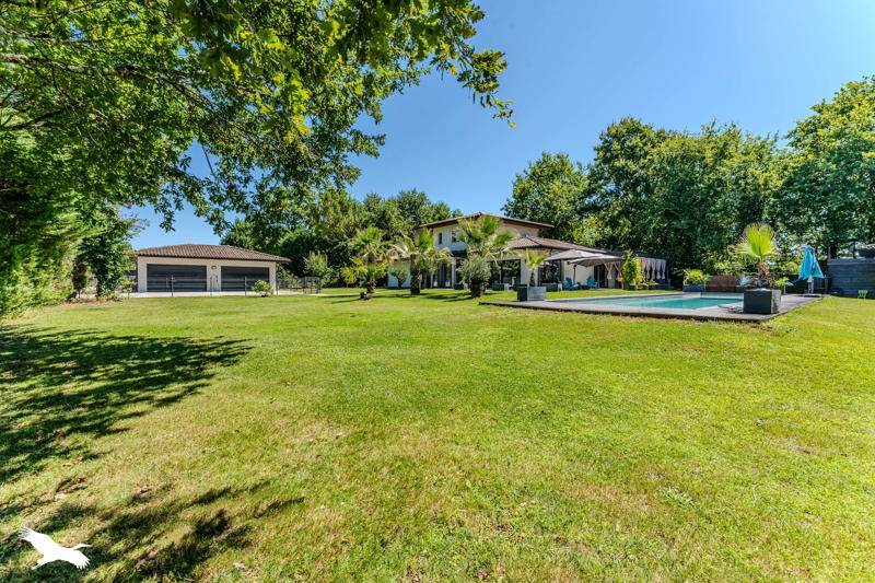 Vente Maison SALLES - 6 pièces -243 m² - (33770)