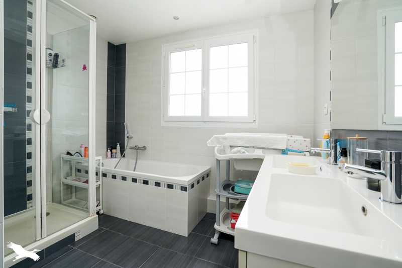 Vente Maison MONTBAZON - 7 pièces -143 m² - (37250)