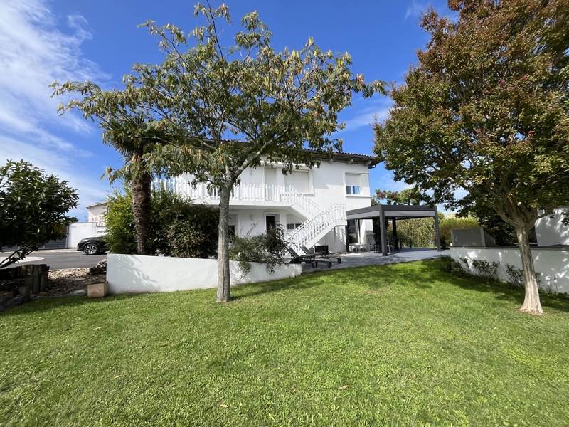 Vente Maison VAUX SUR MER - 8 pièces -246 m² - (17640)