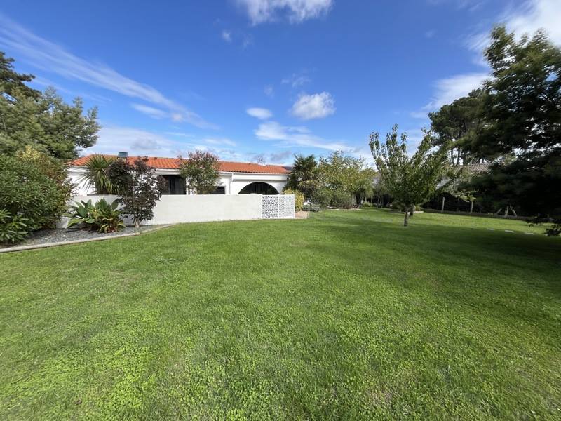 Vente Maison VAUX SUR MER - 8 pièces -246 m² - (17640)