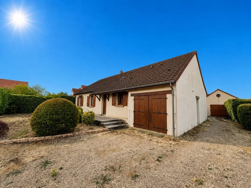 Vente Maison LA CHAPELLE ST URSIN - 4 pièces -100 m² - (18570)