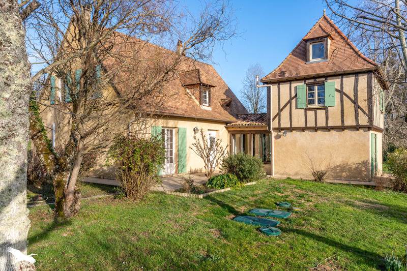 Vente Maison MONBAZILLAC - 7 pièces -209 m² - (24240)