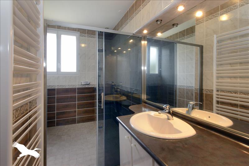 Vente Maison L ISLE D ESPAGNAC - 10 pièces -309 m² - (16340)