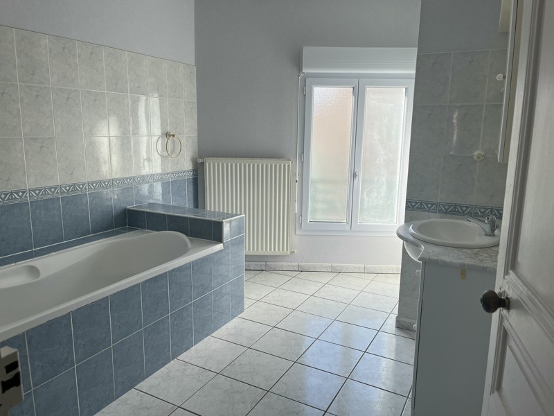Vente Maison L ISLE D ESPAGNAC - 5 pièces -112 m² - (16340)