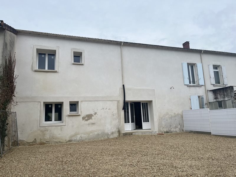 Vente Grange RUELLE SUR TOUVRE - 3 pièces -190 m² - (16600)