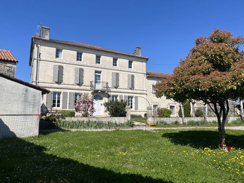 Vente Maison MORNAC - 9 pièces -287 m² - (16600)