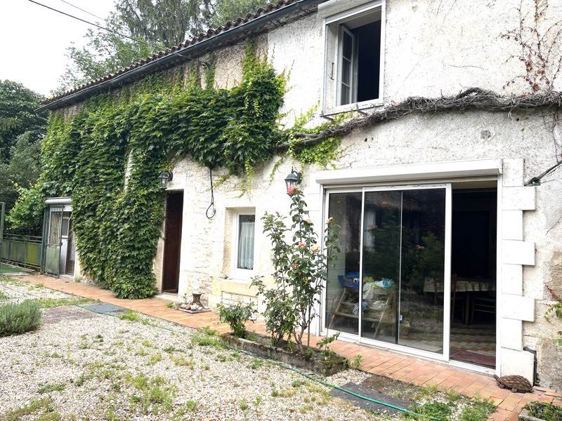 Vente Maison CHAMPNIERS - 9 pièces -218 m² - (16430)