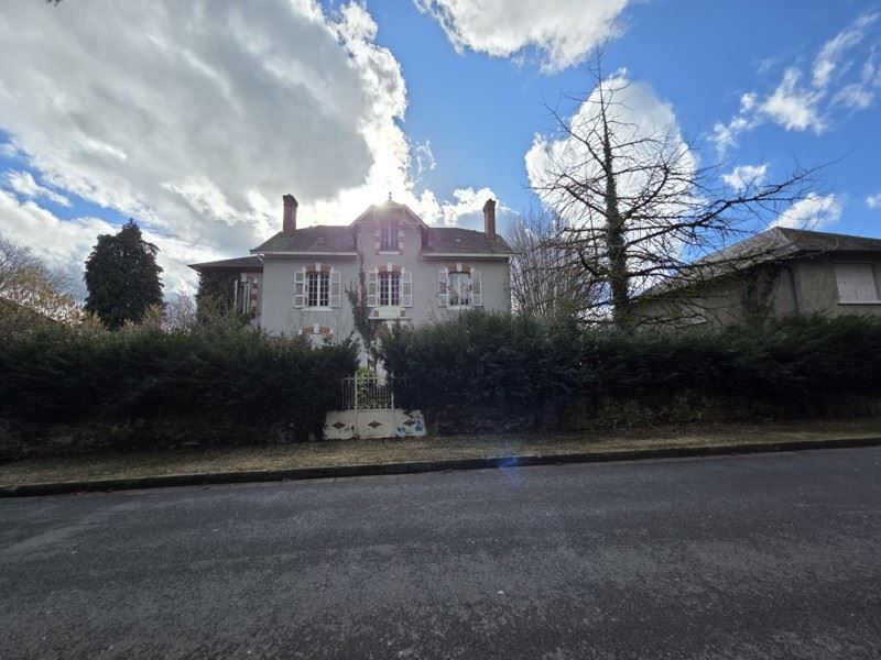 Vente Maison LUBERSAC - 11 pièces -225 m² - (19210)