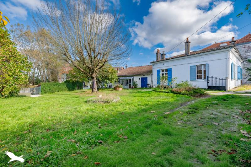Vente Maison TALAIS - 8 pièces -212 m² - (33590)