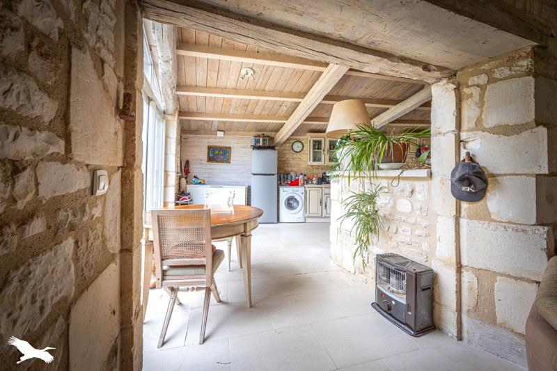 Vente Maison MONTROY - 8 pièces -264 m² - (17220)
