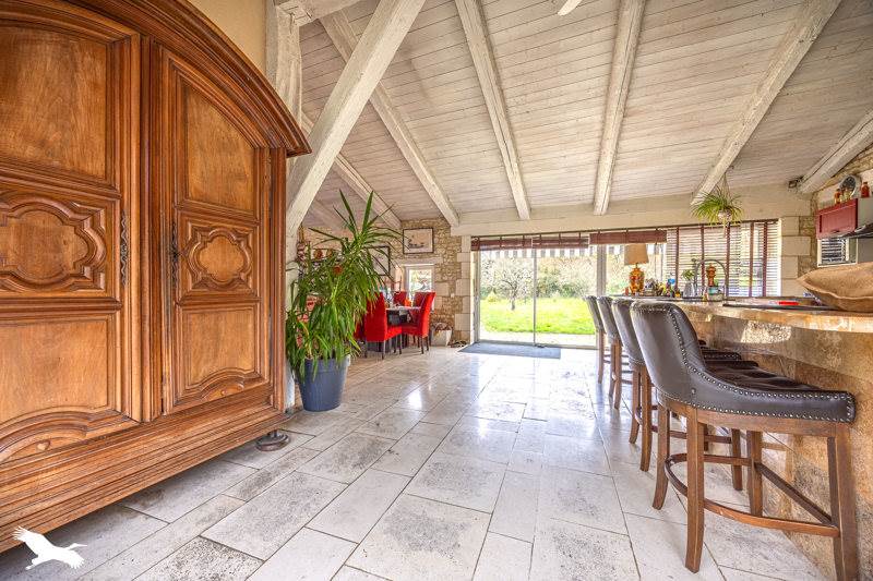 Vente Maison MONTROY - 8 pièces -264 m² - (17220)