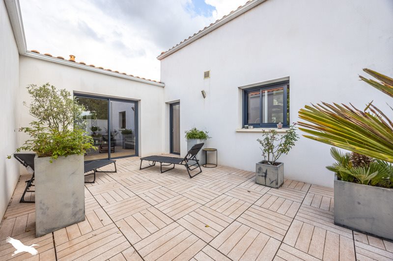 Vente Maison BOURGNEUF - 7 pièces -160 m² - (17220)