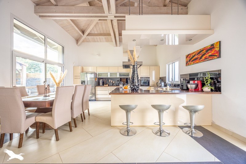 Vente Maison BOURGNEUF - 7 pièces -160 m² - (17220)