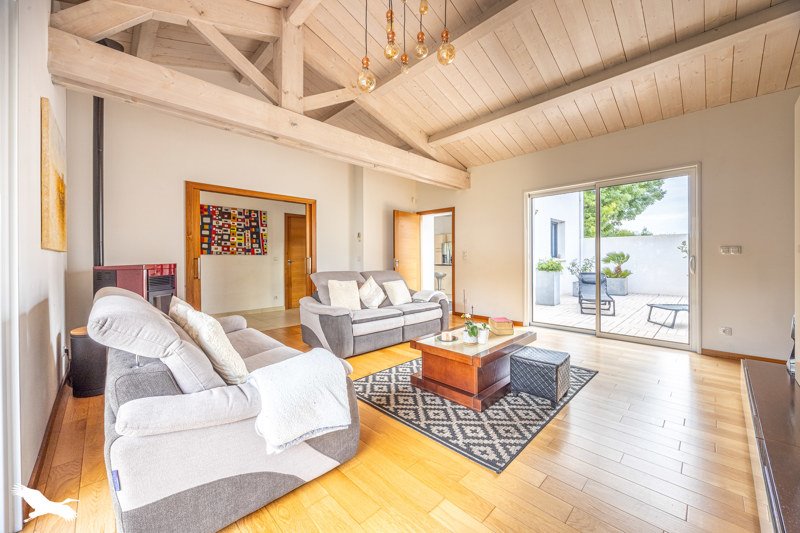 Vente Maison BOURGNEUF - 7 pièces -160 m² - (17220)