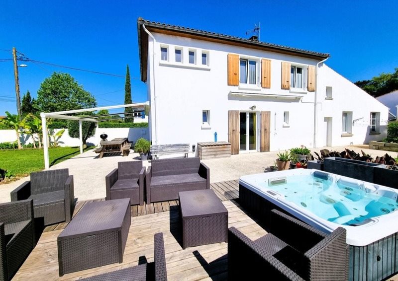 Vente Maison MONTROY - 6 pièces -145 m² - (17220)