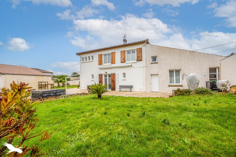 Vente Maison MONTROY - 6 pièces -145 m² - (17220)