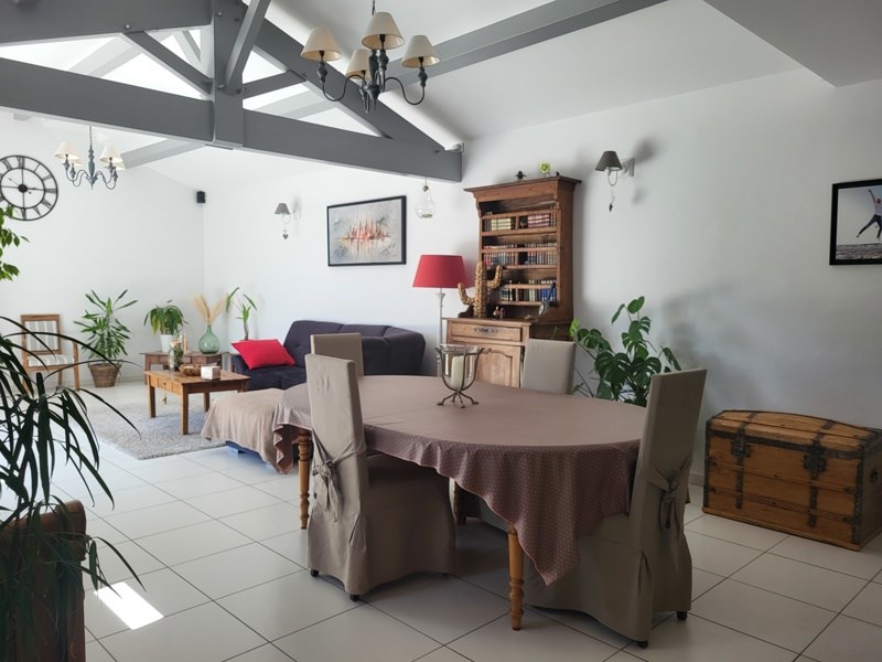 Vente Maison BOURGNEUF - 5 pièces -187 m² - (17220)