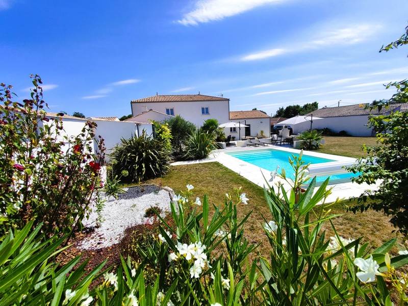 Vente Maison BOURGNEUF - 5 pièces -187 m² - (17220)